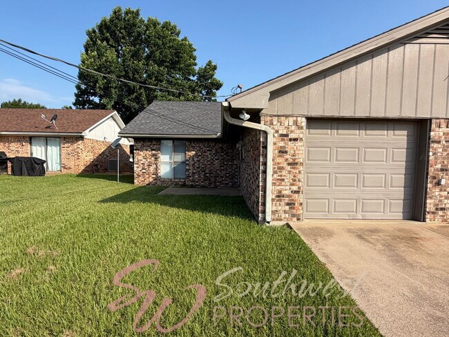 Building Photo - 3 bedroom 2 bath in an excellent neighborhood