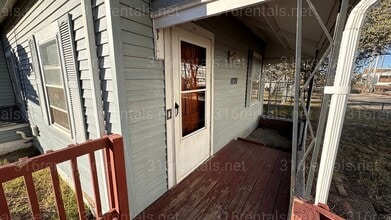 Building Photo - $875 - 3 bed 1 bath - Single Family Home