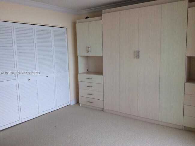 Building Photo - 2333 Brickell Ave