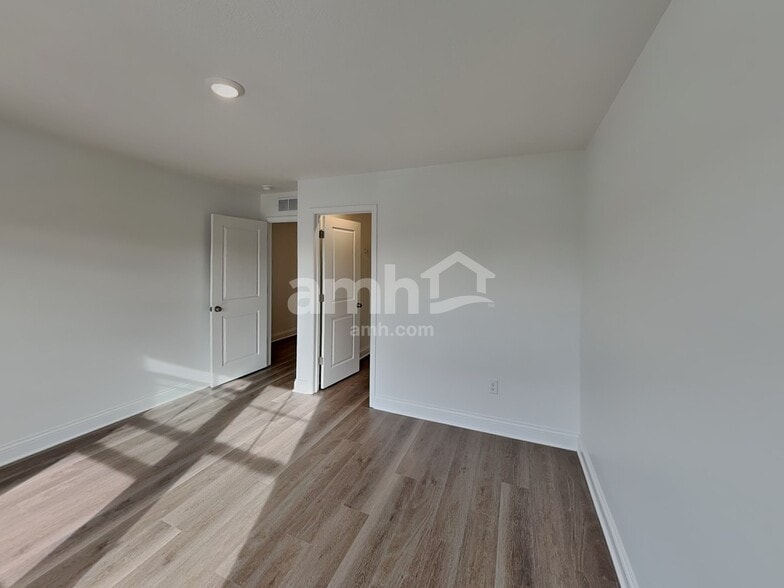 Building Photo - 9034 Henley Ave