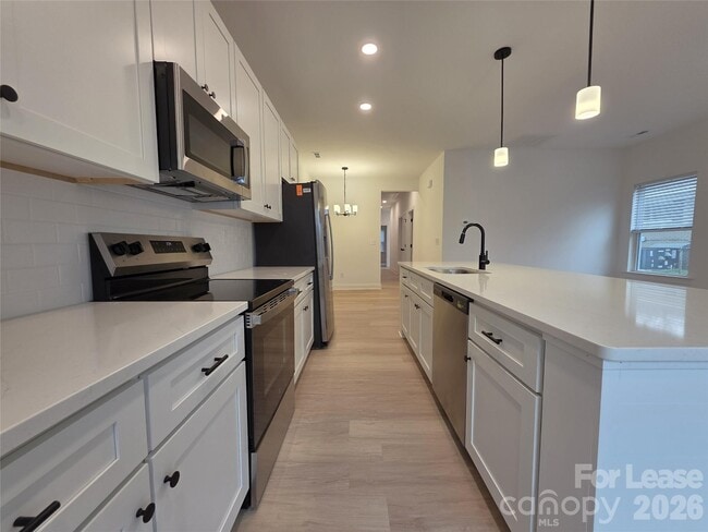 Building Photo - 418 S Shaver St