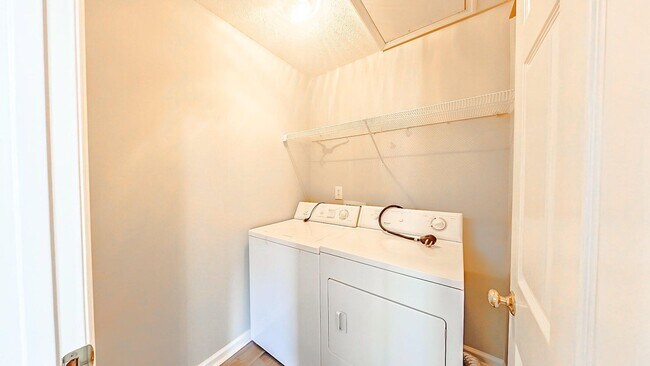 Building Photo - Beautiful 3 Bedroom Ranch