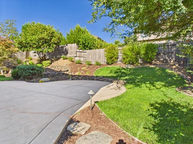 Building Photo - Spacious 5-Bedroom Solar Home in Blackstone with Resort Style Amenities
