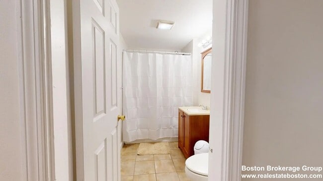 Building Photo - Beautiful 3 Bed Coming Available