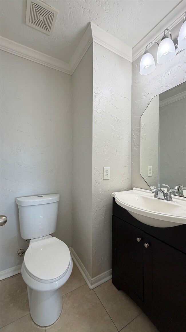 Building Photo - 3922 Coral Shadows Dr