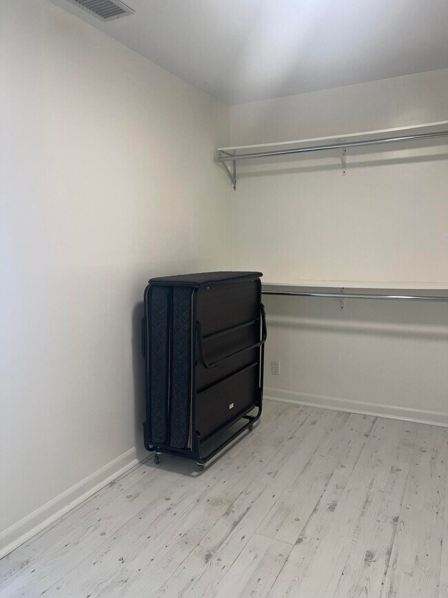 Building Photo - 136 Yacht Club Dr