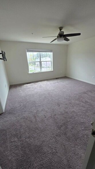 Building Photo - 1605 Aster Ln