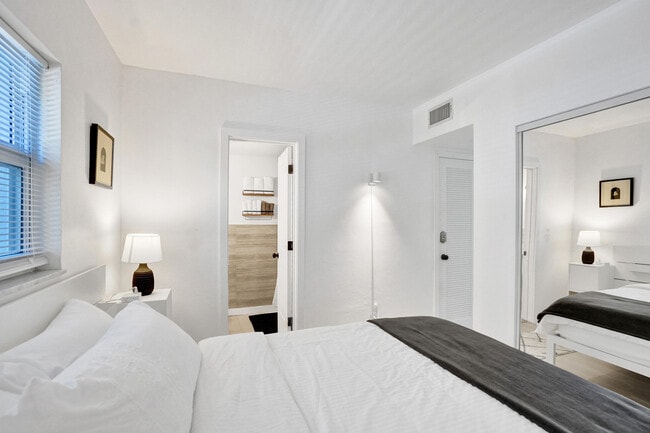 Building Photo - 4658 Bougainvilla Dr