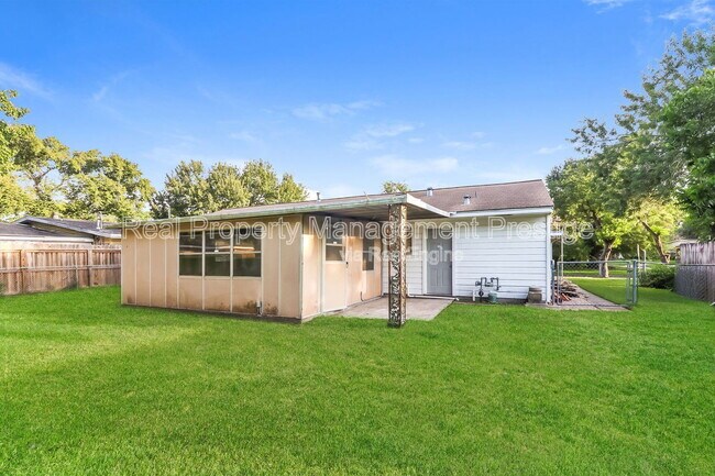 Building Photo - 6910 Cole Creek Dr