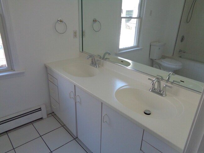 Building Photo - 531 Hollow Tree Ridge Rd