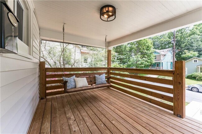 Building Photo - 200 Lowry St NE