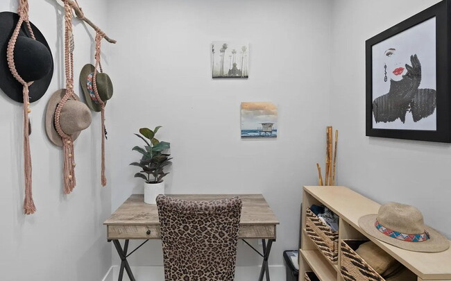Building Photo - Welcome to this immaculate one-bedroom res...
