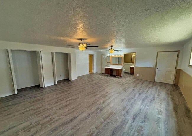 Building Photo - South Fork Rental Home