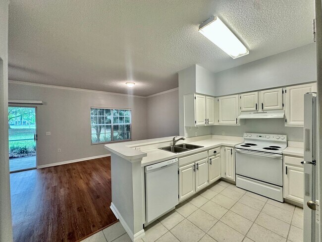 Building Photo - 10000 SW 52nd Ave