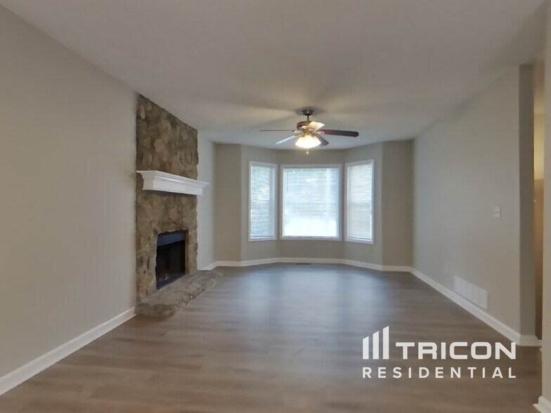Building Photo - 236 Hampton Dr