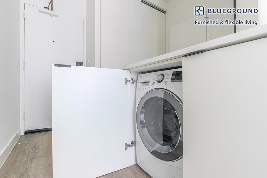 Building Photo - 21 E Chestnut St