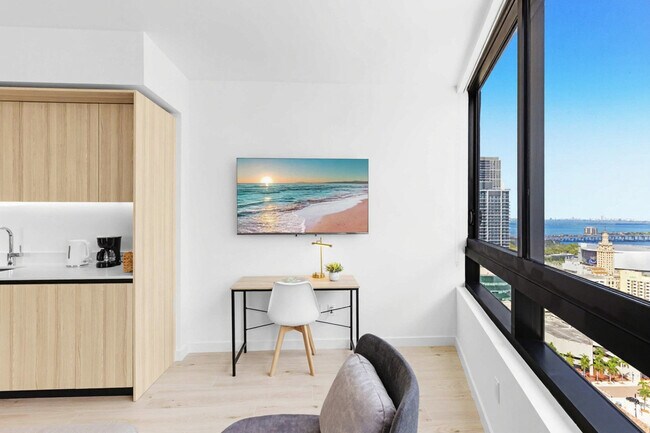 Building Photo - 225 N Miami Ave