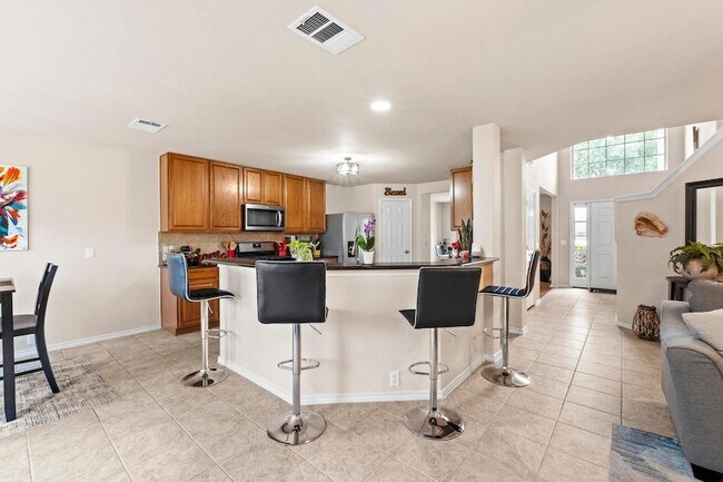 Building Photo - 525 Golden Creek Dr