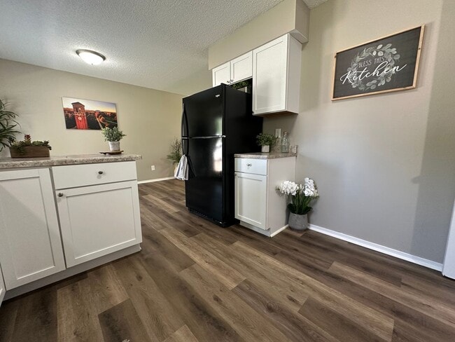Building Photo - 3 bed, 1 bath home for rent in Maywood edi...