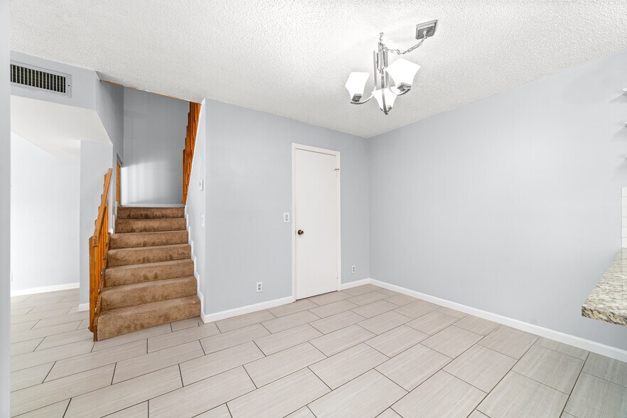 Building Photo - 3425 San Bernadino Dr