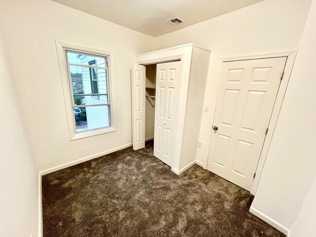 Building Photo - 1023 Bishop Evans Way