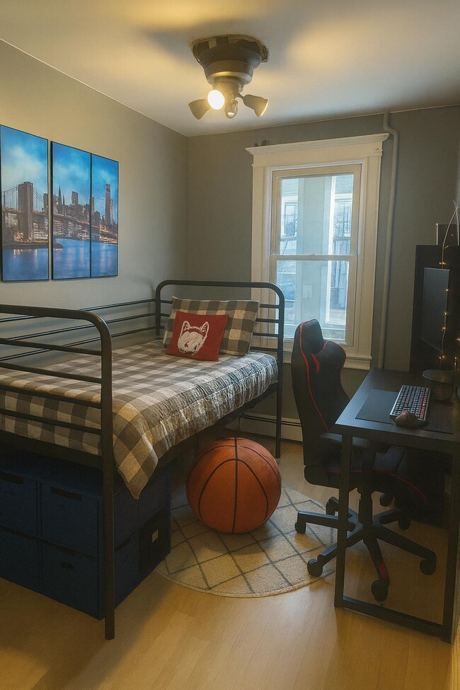 Building Photo - 95 W 17th St