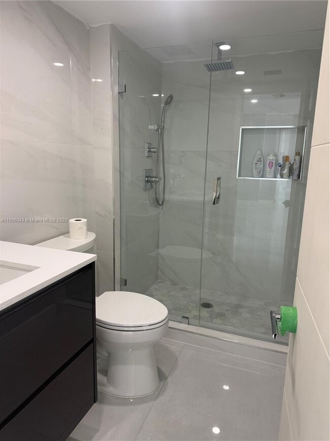 Building Photo - 3675 N Country Club Dr