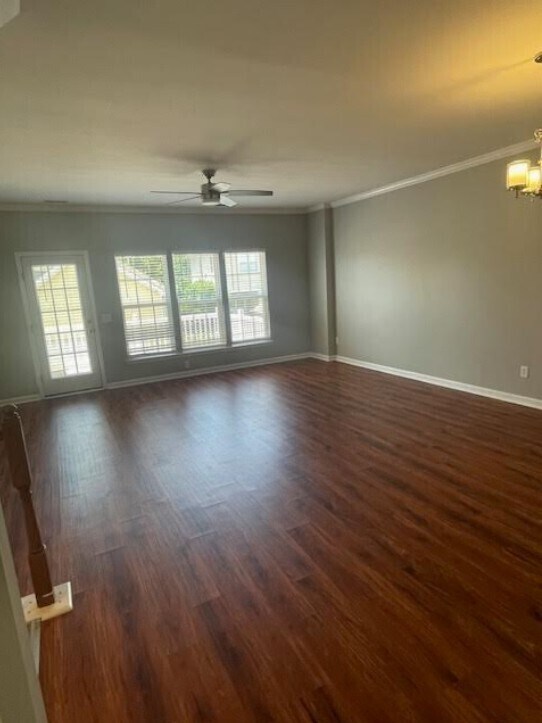 Building Photo - MOVE IN SPECIAL! $200 OFF FIRST MONTHS REN...