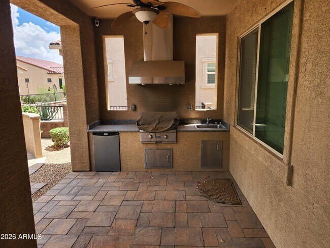 Building Photo - 416 N Questa Trail