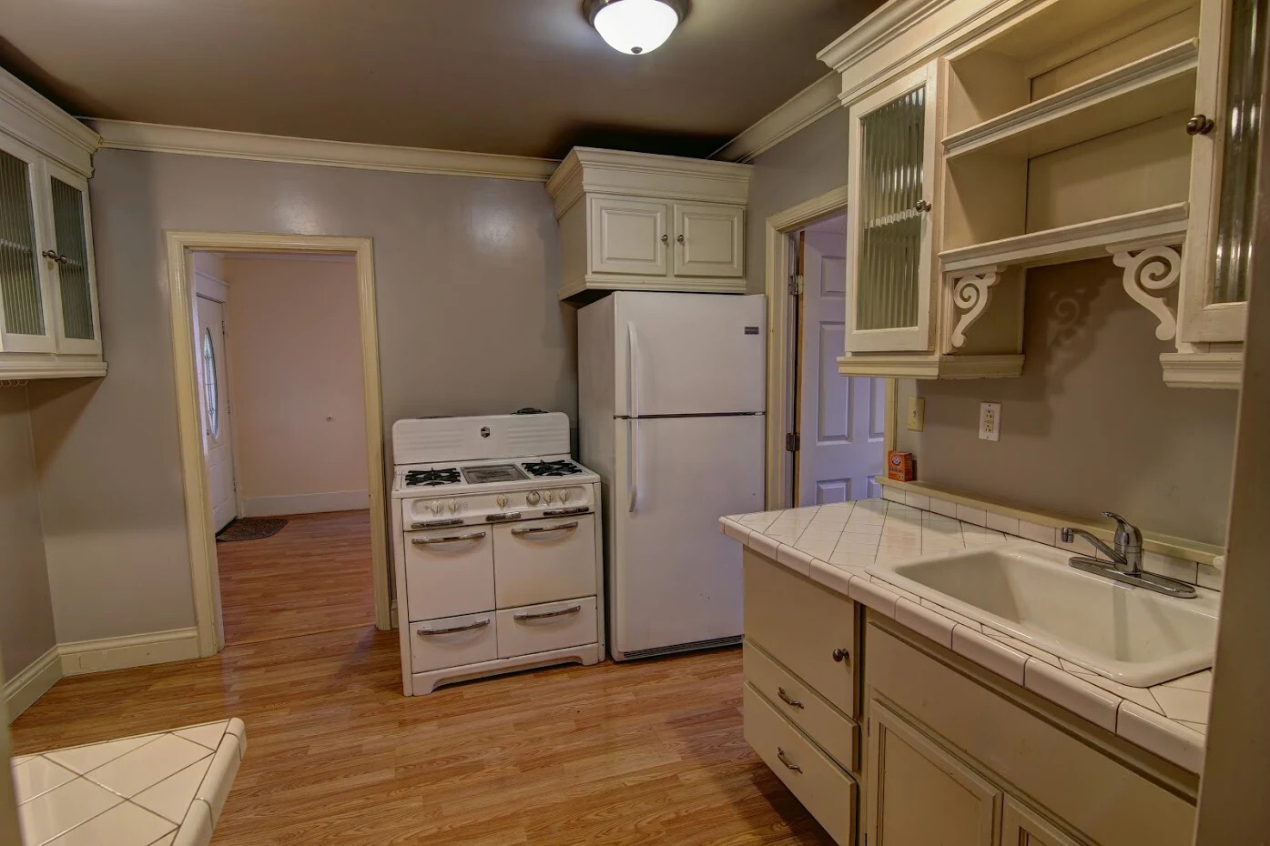 Kitchen - 924 Virginia St