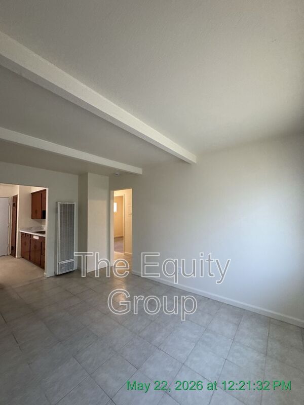 Building Photo - 513 E Myrtle Ave