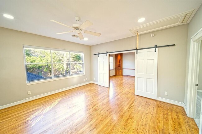 Building Photo - 910 Peachwood Bend Dr