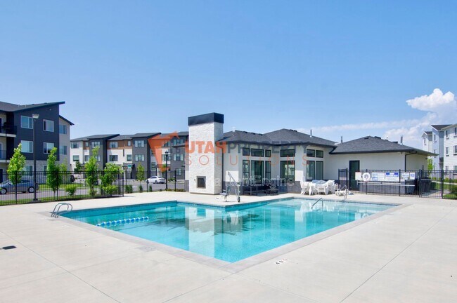 Building Photo - 974 W 500 S