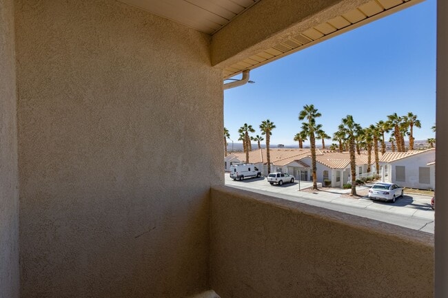 Building Photo - Scenic View Community two-story townhouse ...