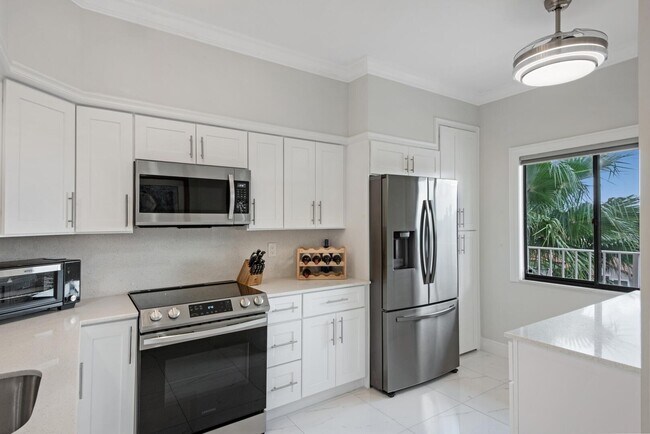 Building Photo - 6241 Pointe Regal Cir