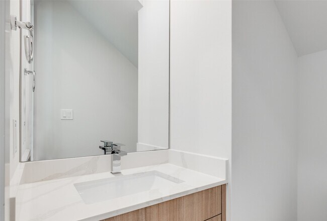 Building Photo - 4402 Santorini Ln