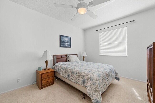 Building Photo - 364 Sunview Way