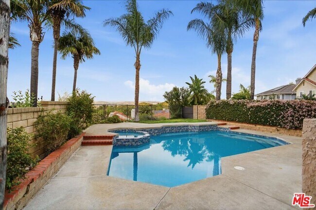 Building Photo - 24124 Mentry Dr