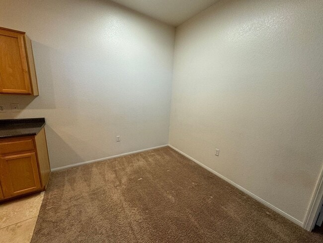 Building Photo - Spacious 3 bedroom Condo in Green Valley