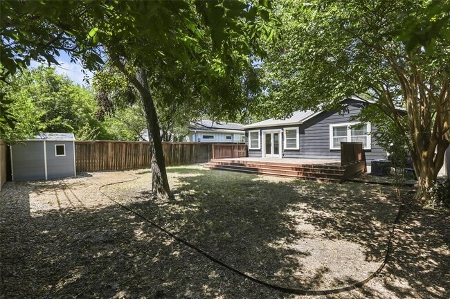 Building Photo - 409 Genard St
