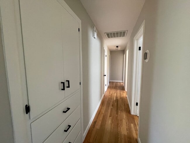 Building Photo - Updated 3 bedroom, 2 bath home