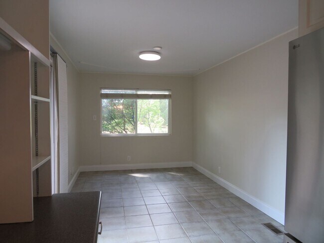 Building Photo - Bellevue Robinswood Mid Century 4bed/3bath Tri-Level $3800.00