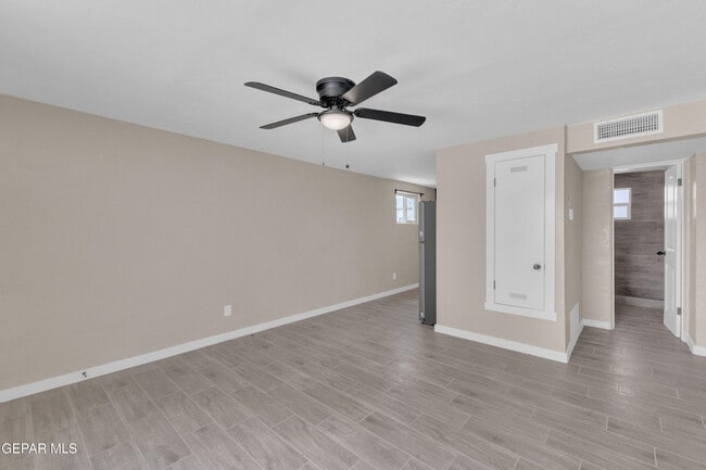 Building Photo - 8931 Robert Dr