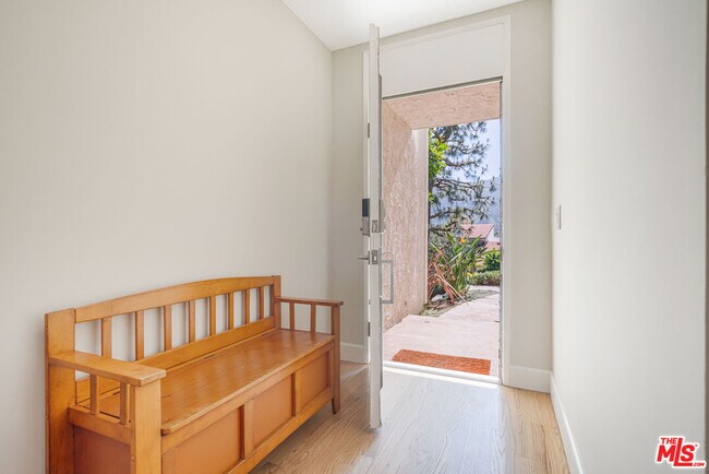 Building Photo - 17083 Palisades Cir