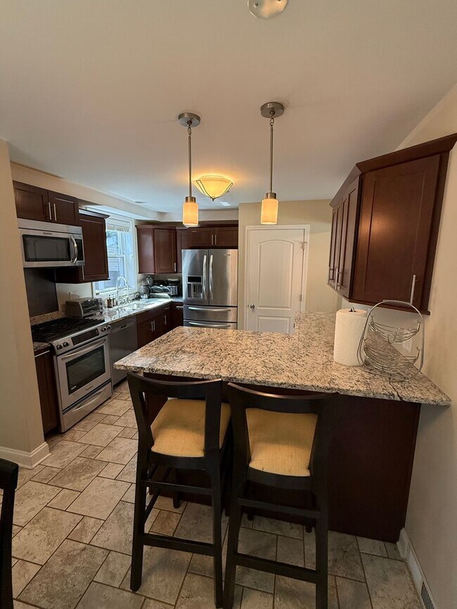 Building Photo - Beautiful Furnished 3BR/2BA Home in Prime Lincolnwood Location – Top-Rated Schools