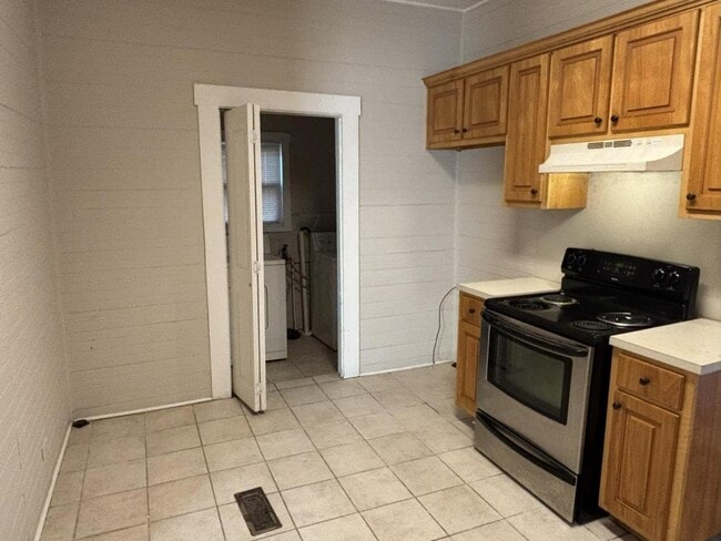 Building Photo - 1351 Springer St