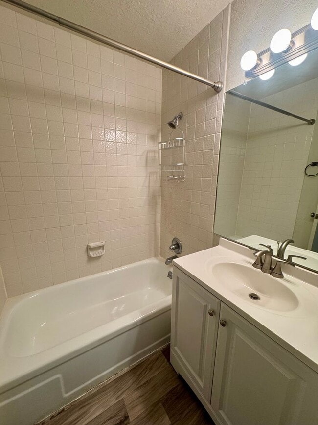 Building Photo - 2 Bedroom Townhome with Pool and Fitness Center/Centrally Located!!