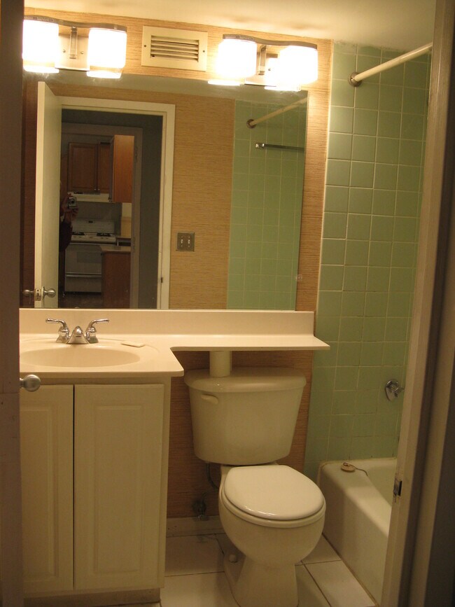BATH - 620 Peachtree St NE