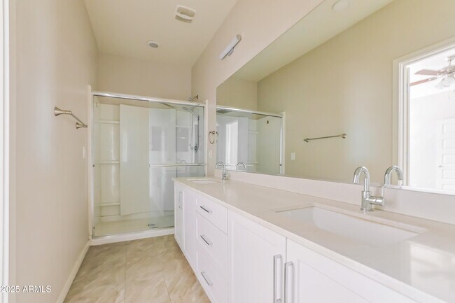 Building Photo - 1119 S Stapley Dr