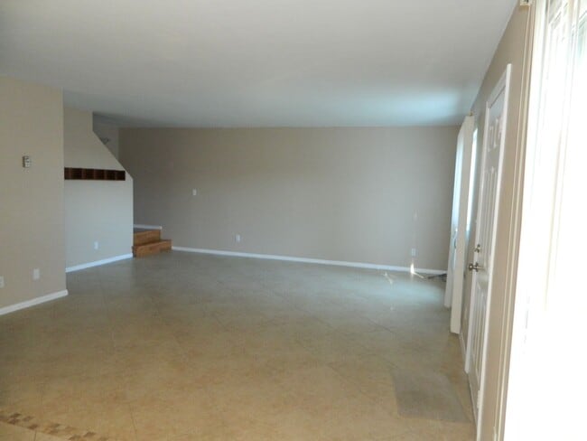 Building Photo - Townhouse w/ Garage & Private Patio, Walking distance to shopping, near highly rated schools